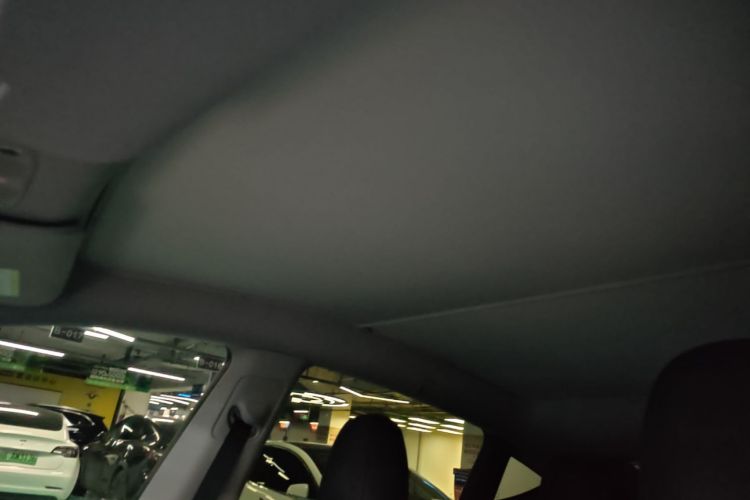 Tesla Model Y 2023 car image #18