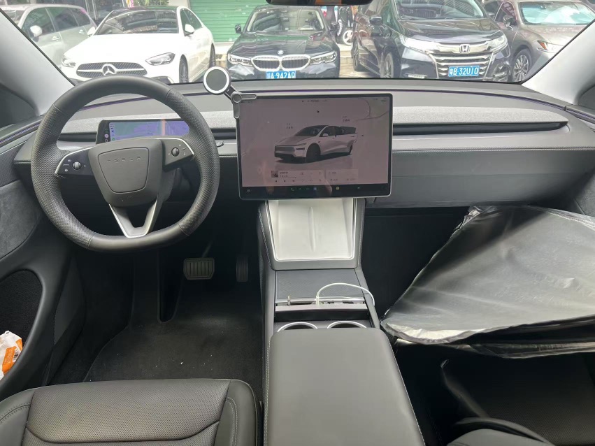 Tesla Model Y 2025 #3 Tesla Model Y 2025 car image #3