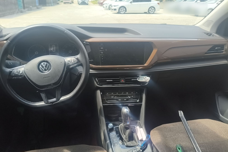 Volkswagen Tharu 2020 car image #10