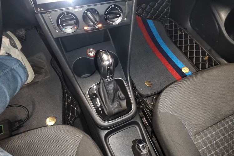 Volkswagen Polo 2017 car image #18