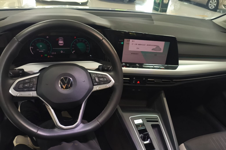 Volkswagen Golf 2022 car image #11