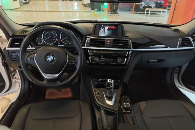 BMW 3 Series 2017 immagine di auto #10