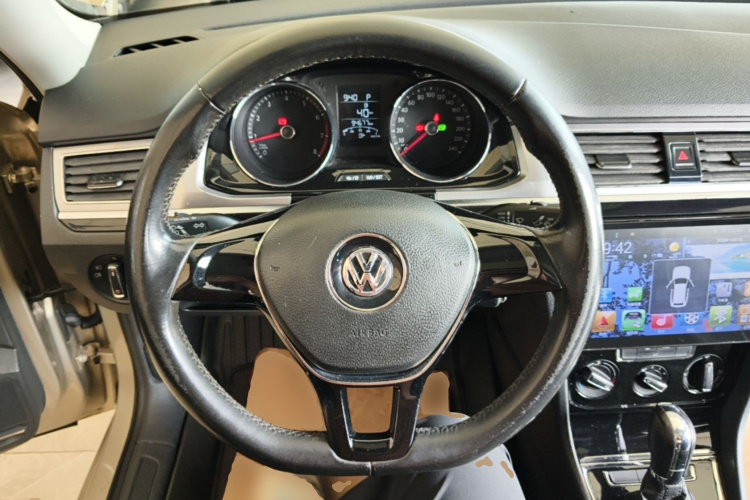 Volkswagen Bora 2016 car image #11