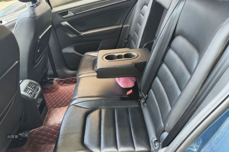 Volkswagen Golf 2017 car image #19