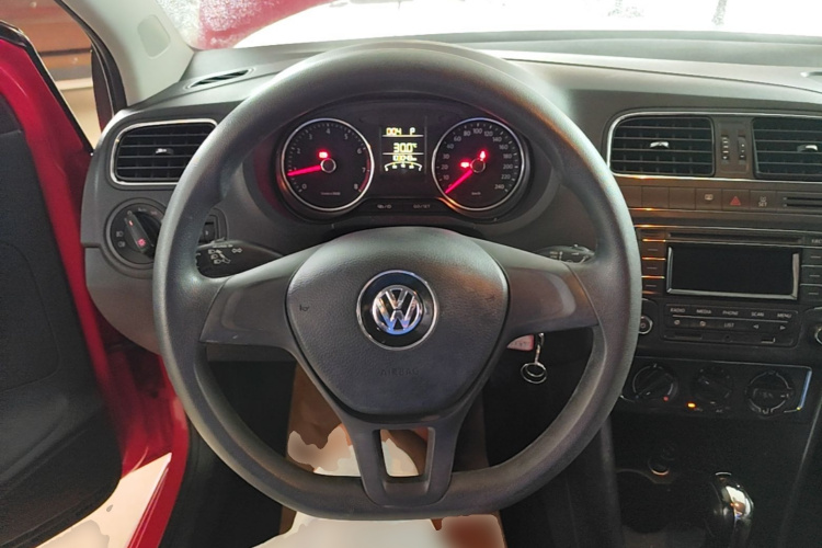 Volkswagen Polo 2016 car image #11