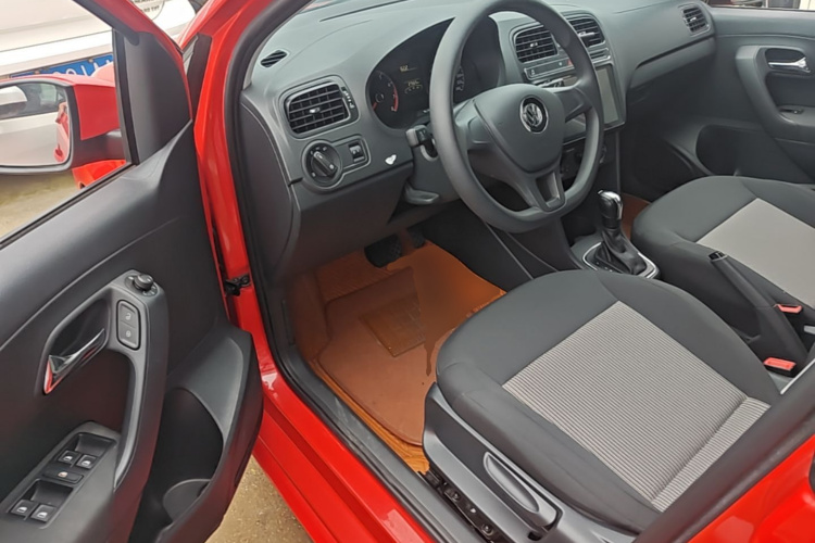 Volkswagen Polo 2018 car image #16