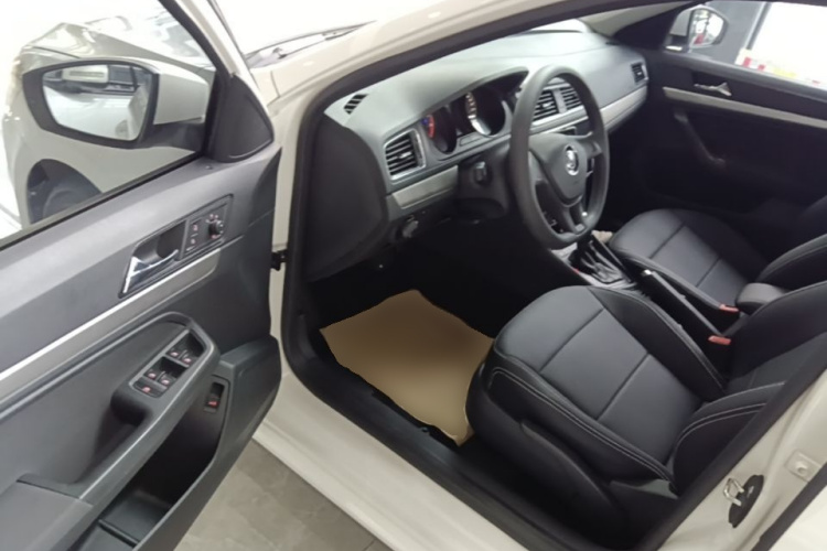 Volkswagen Lavida 2018 car image #16