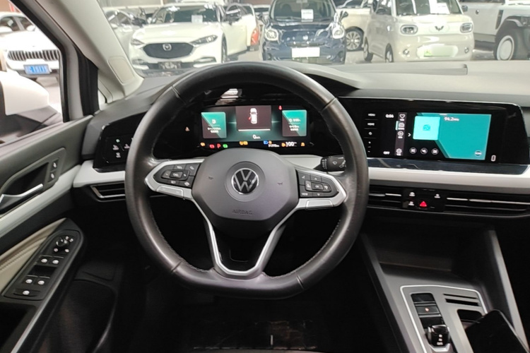Volkswagen Golf 2021 car image #11