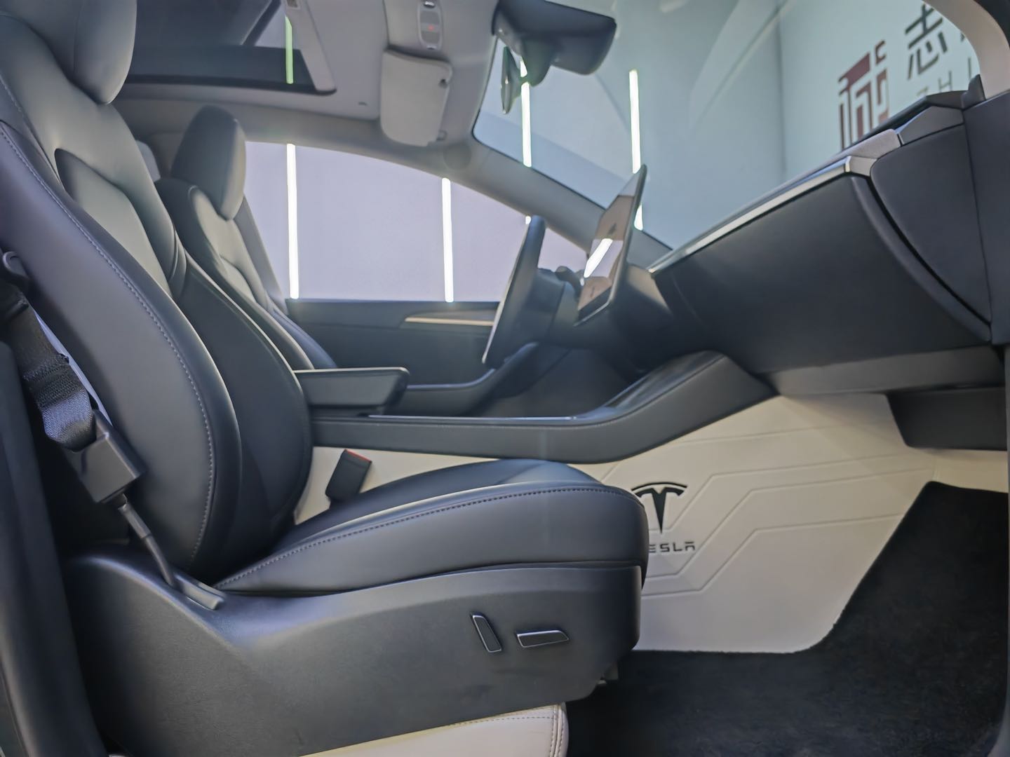 Tesla Model Y 2024 #7 Tesla Model Y 2024 car image #7