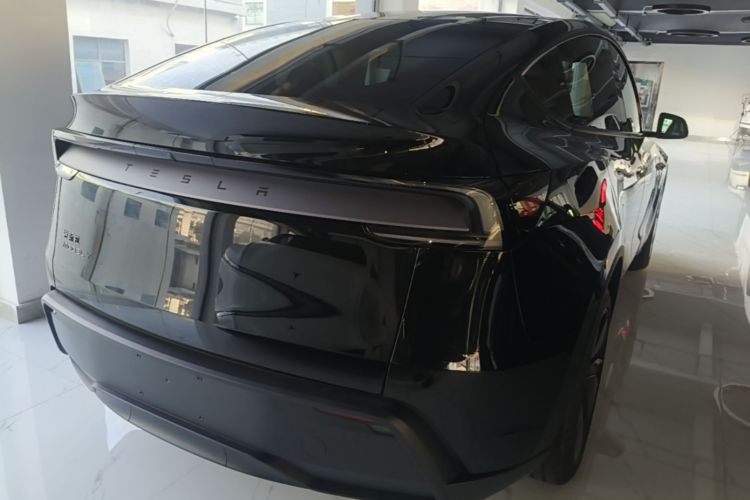 Tesla Model Y 2026 car image #7