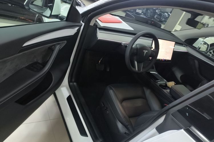 Tesla Model Y 2023 #16 Tesla Model Y 2023 car image #16
