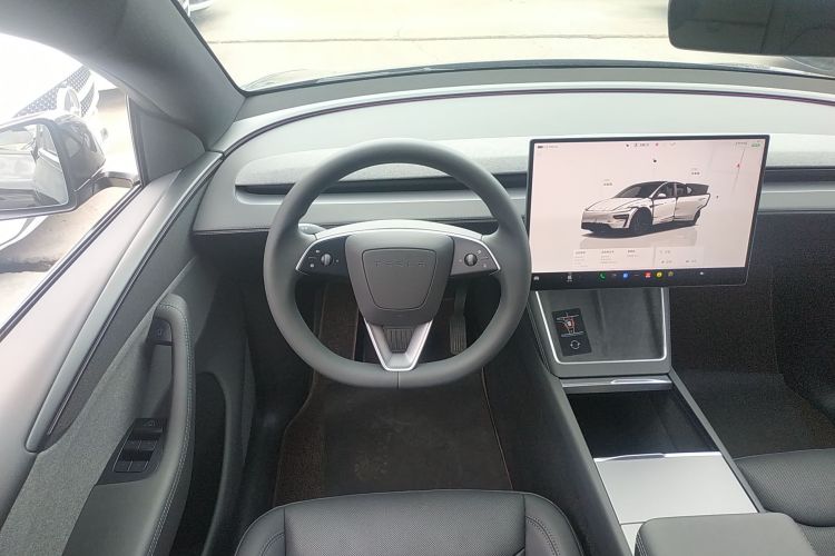 Tesla Model Y 2026 #11 Tesla Model Y 2026 car image #11