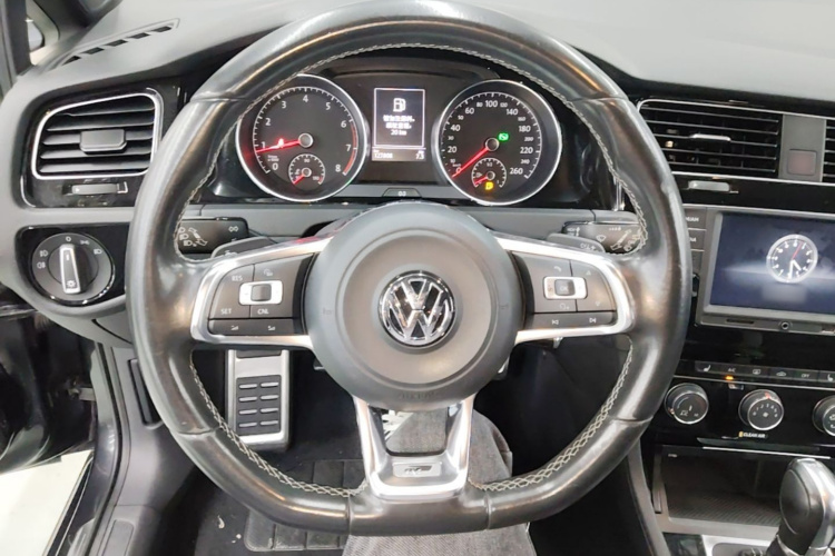 Volkswagen Golf 2017 car image #11