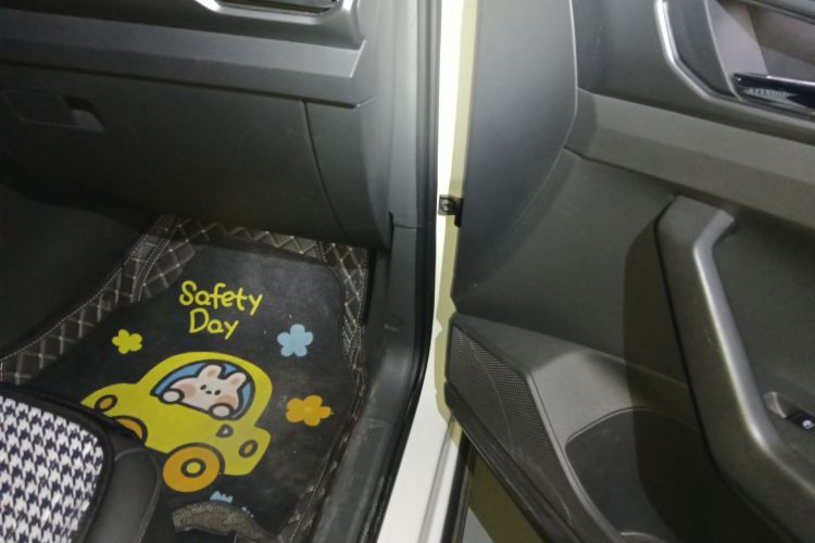 Volkswagen T-Cross 2021 car image #23