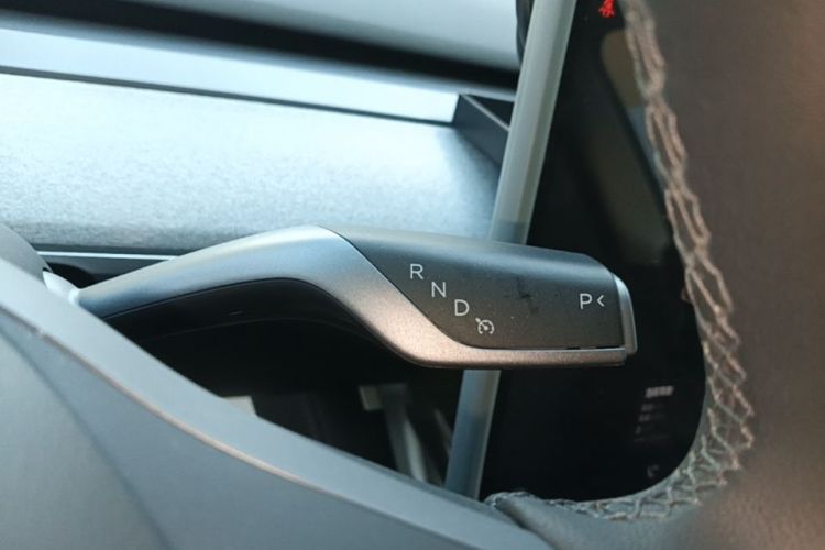 Tesla Model Y 2023 #14 Tesla Model Y 2023 car image #14