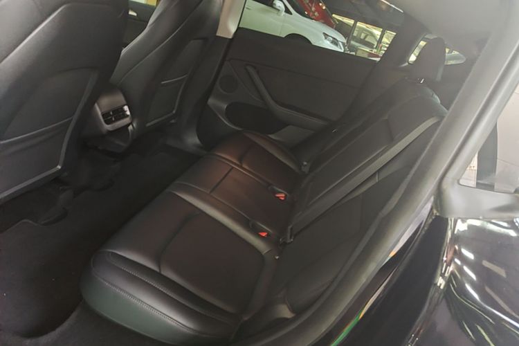 Tesla Model Y 2021 car image #17
