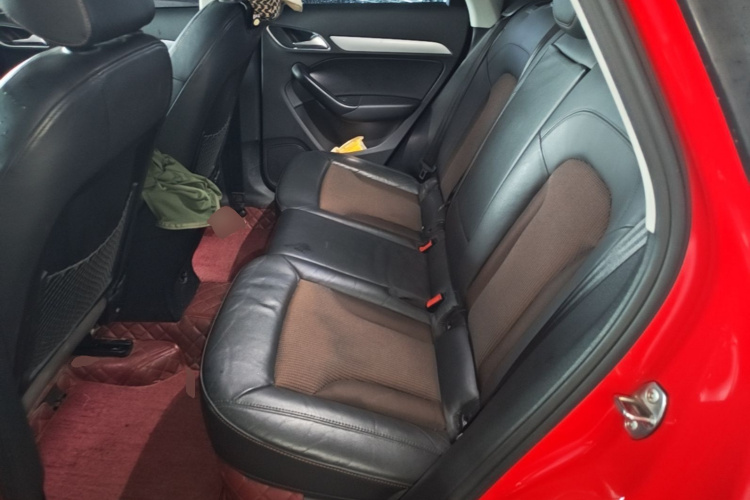 Audi Q3 2017 car image #17