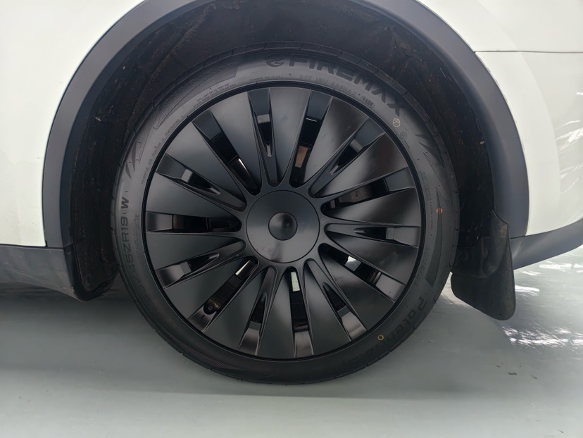 Tesla Model Y 2024 #4 Tesla Model Y 2024 car image #4