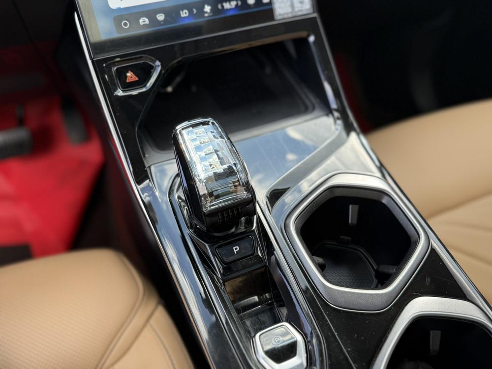 GEELY Boyue L 2023 car image #14