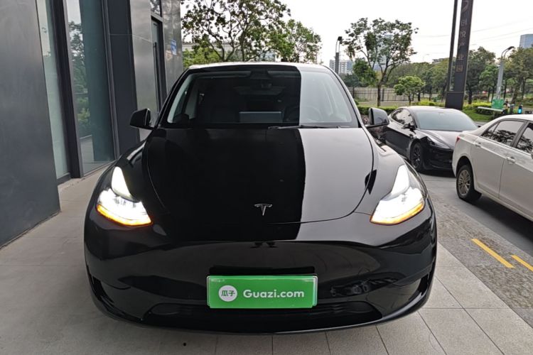 Tesla Model Y 2023 #3 Tesla Model Y 2023 car image #3