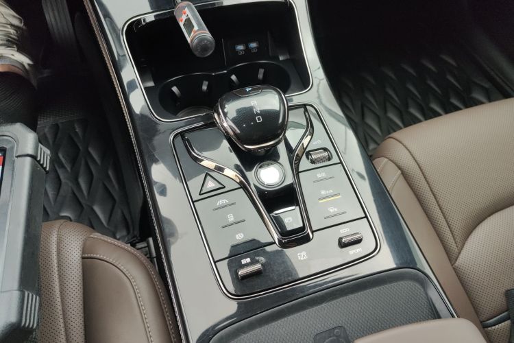 BYD Han 2022 immagine di auto #14