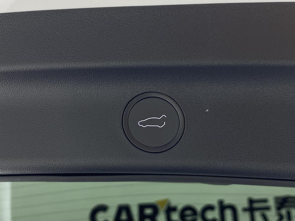 Tesla Model Y 2024 car image #16