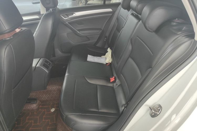 Volkswagen Golf 2018 car image #17