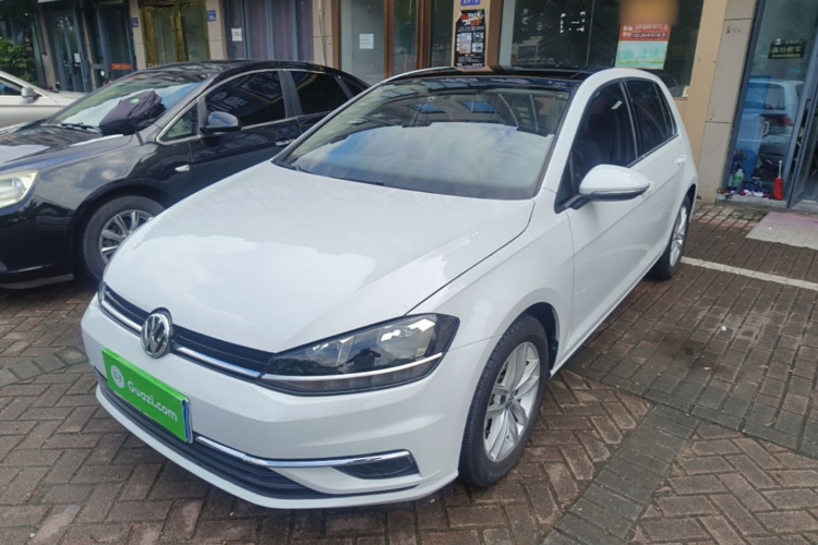 Volkswagen Golf 2018 car image #2