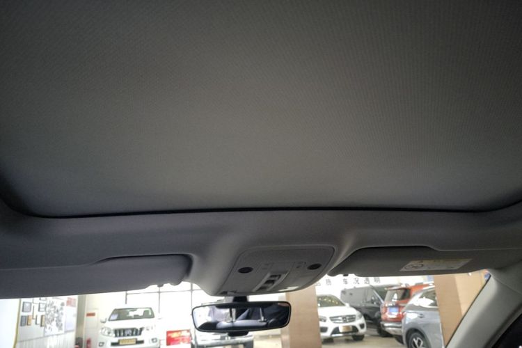 Audi Q3 2021 car image #18