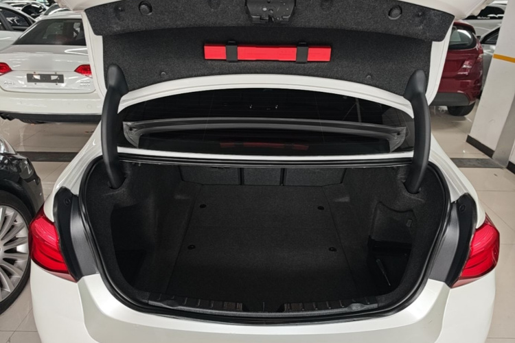 BMW 3 Series 2017 car image #19