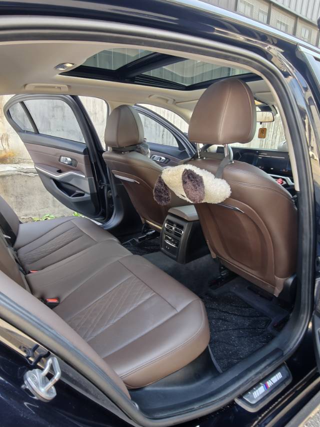 BMW 3 Series 2023 immagine di auto #8