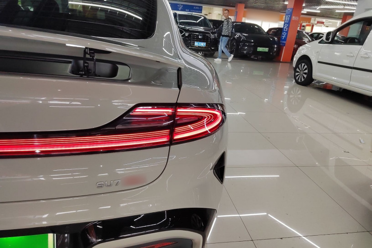 MI SU7 2025 image de voiture #8