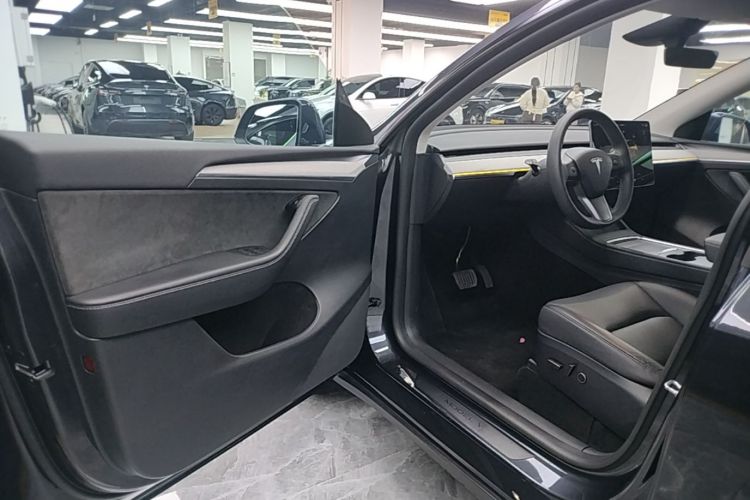 Tesla Model Y 2024 #12 Tesla Model Y 2024 immagine di auto #12