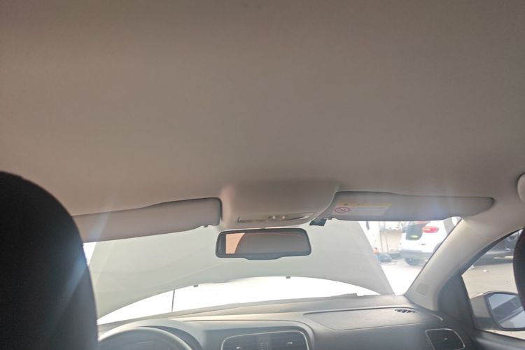 Volkswagen Polo 2015 car image #18