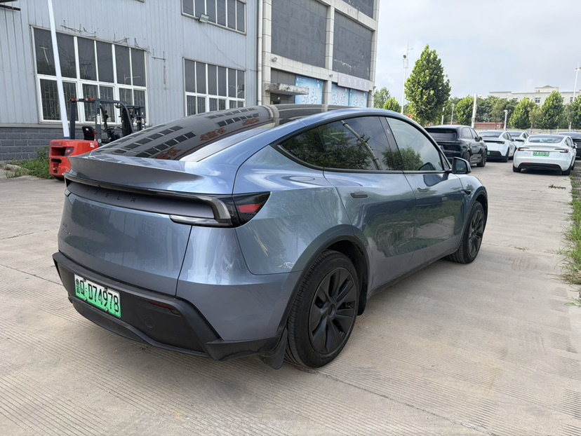 Tesla Model Y 2025 #7 Tesla Model Y 2025 car image #7