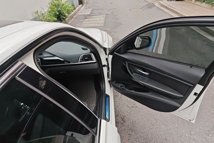 BMW 3 Series 2017 car image #23