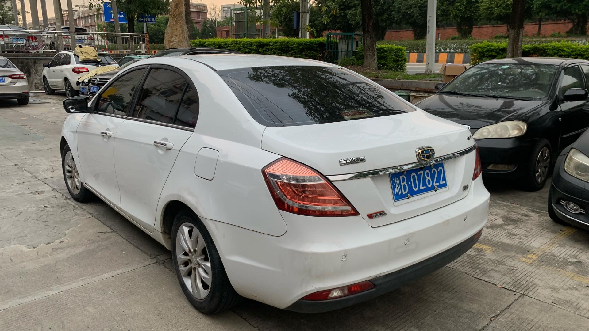 GEELY Emgrand 2014 imagen de coche #3