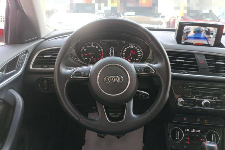 Audi Q3 2018 car image #11