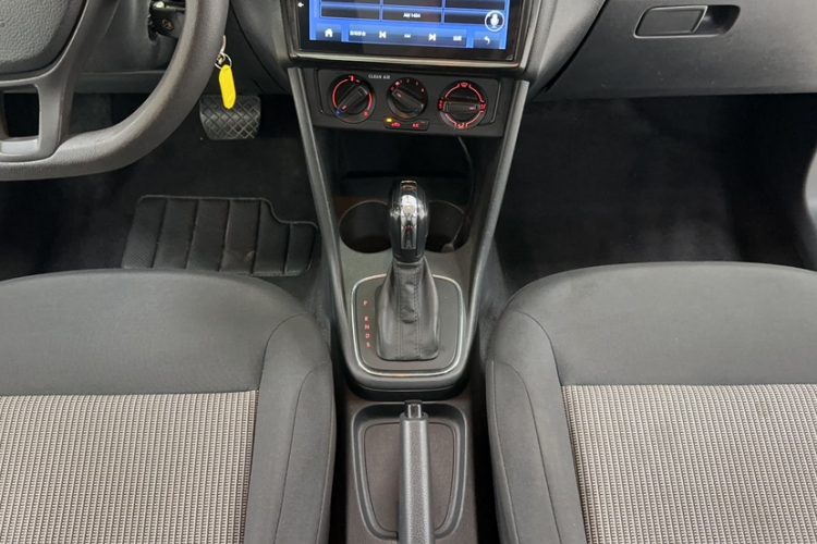 Volkswagen Polo 2018 car image #17