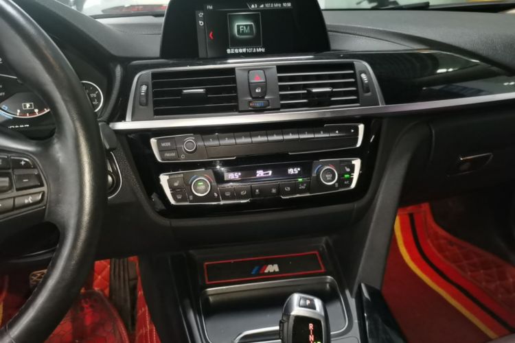 BMW 3 Series 2018 car image #13