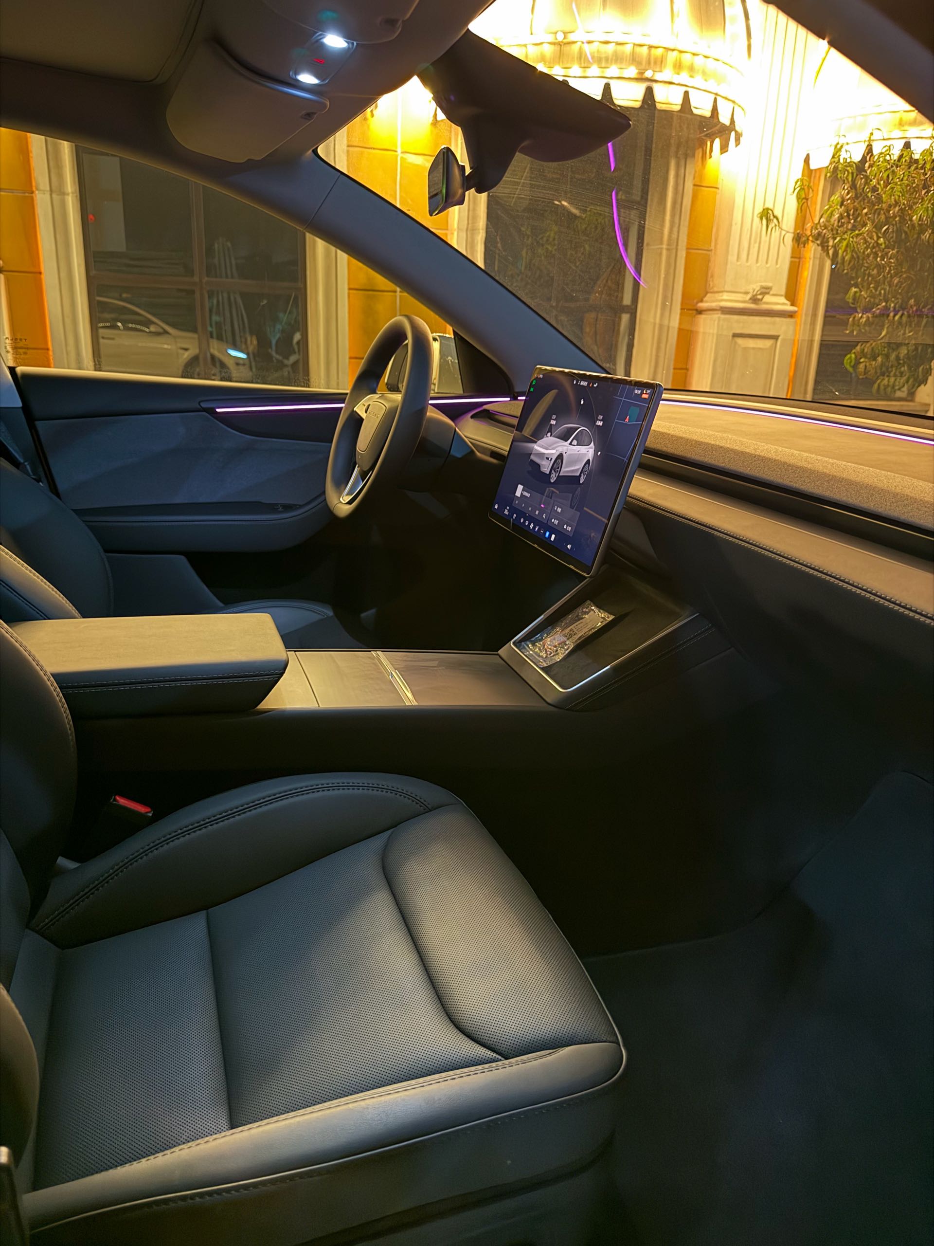 Tesla Model Y 2025 immagine di auto #10