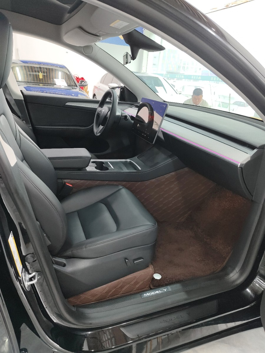 Tesla Model Y 2023 #8 Tesla Model Y 2023 car image #8