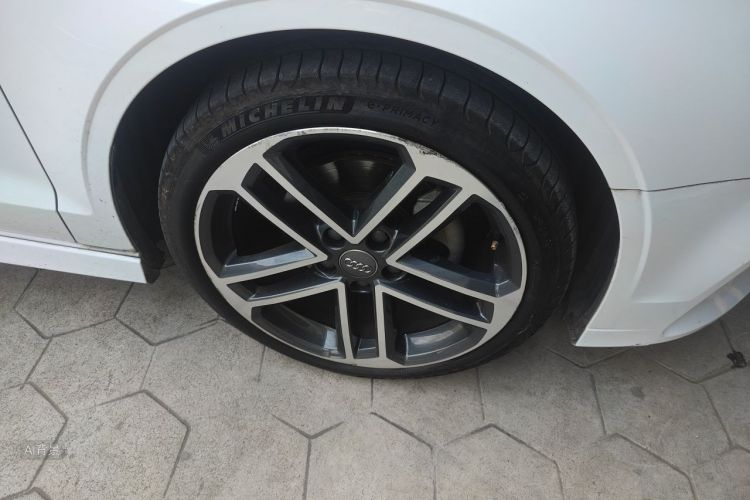 Audi A3 2019 car image #9