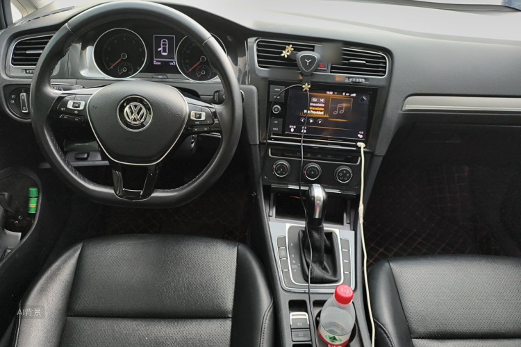 Volkswagen Golf 2019 car image #11