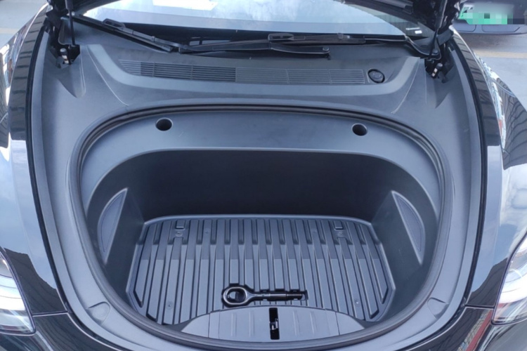 Tesla Model 3 2023 car image #20
