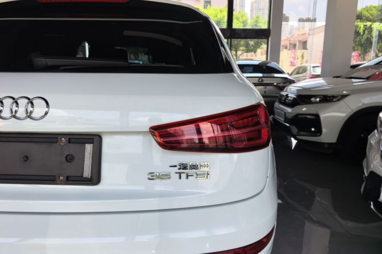 Audi Q3 2017 car image #8