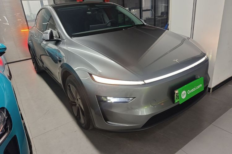 Tesla Model Y 2025 immagine di auto #4