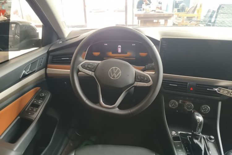 Volkswagen Bora 2025 car image #11