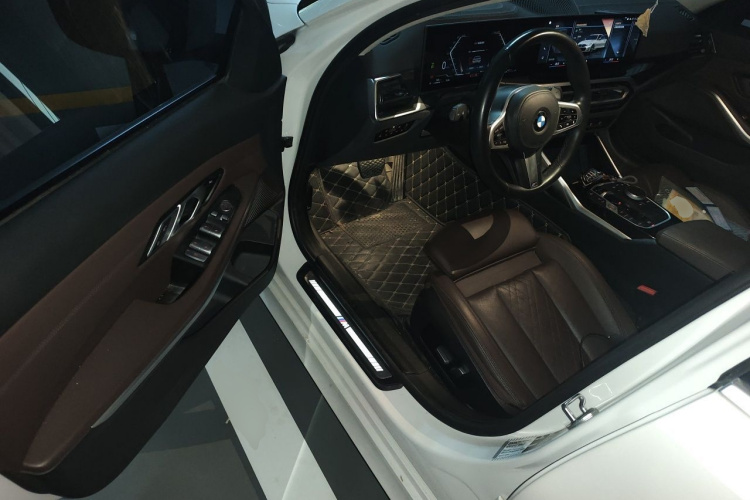 BMW 3 Series 2023 car image #9