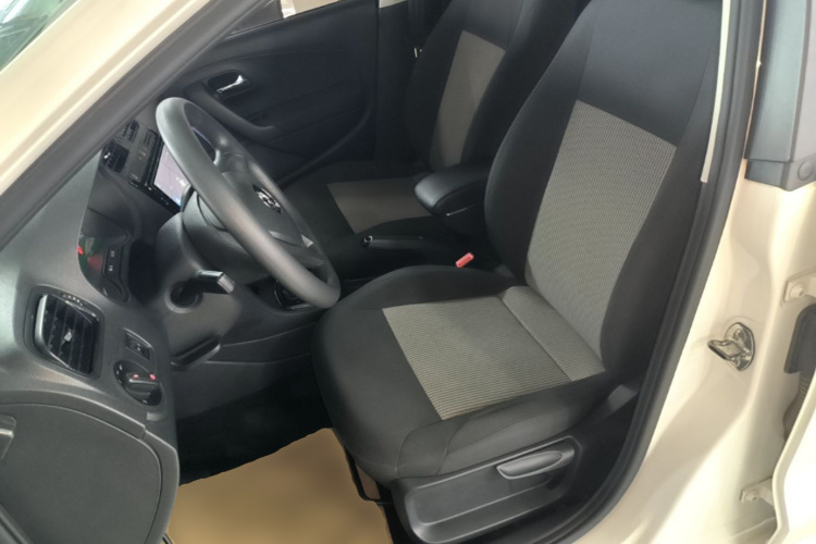 Volkswagen Polo 2018 car image #15